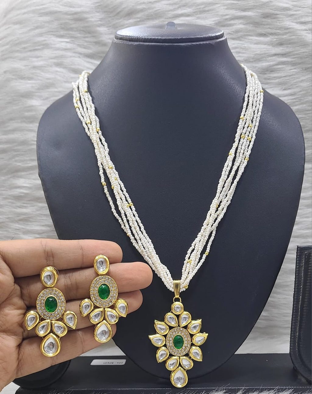 Sparkling Vibe Kundan Pendant necklace earring set