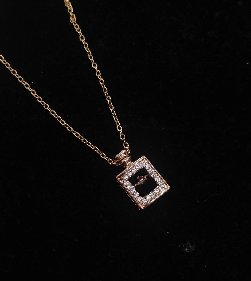 Beautiful Edge Pendant Chain Necklace
