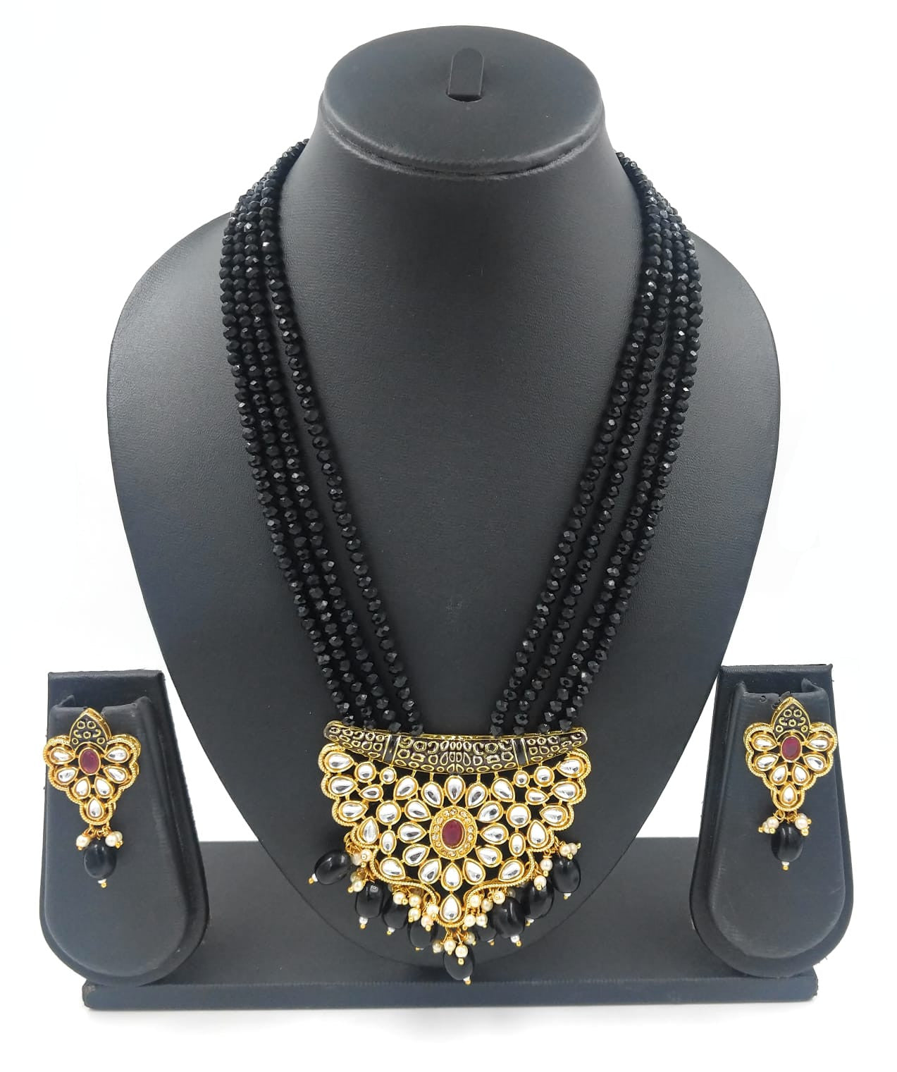 Graceful Inspiration Kundan Pendant Necklace Set (Black)