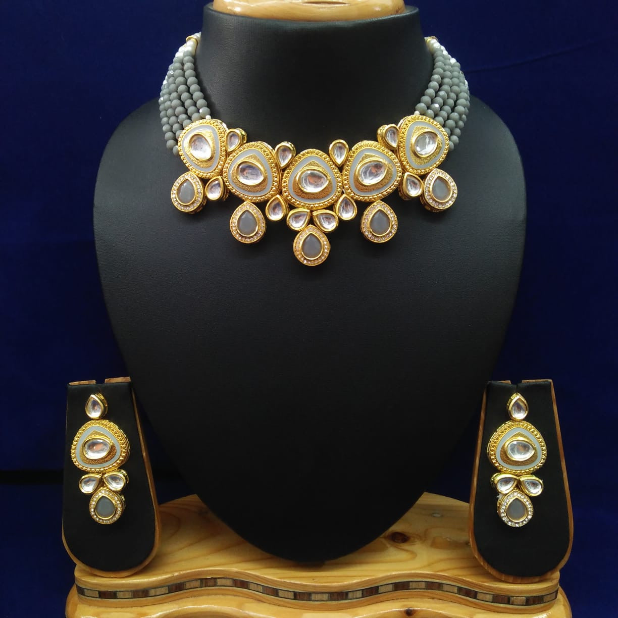 Beautiful Elegance Royak Kundan Necklace Set (Grey)