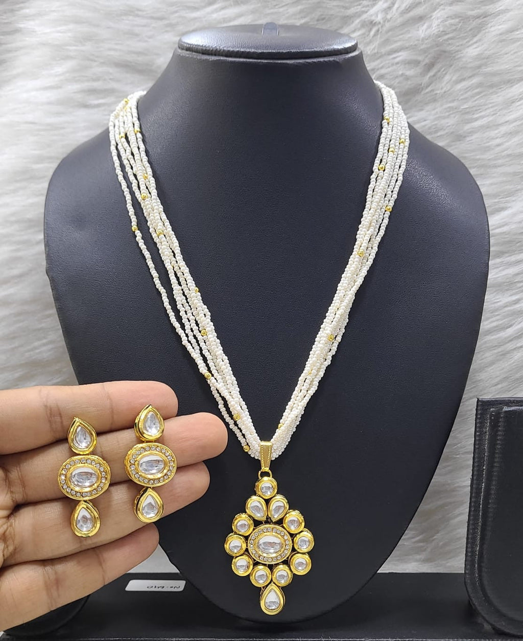 Pearlescent Appeal Kundan Pendant with necklace earring set