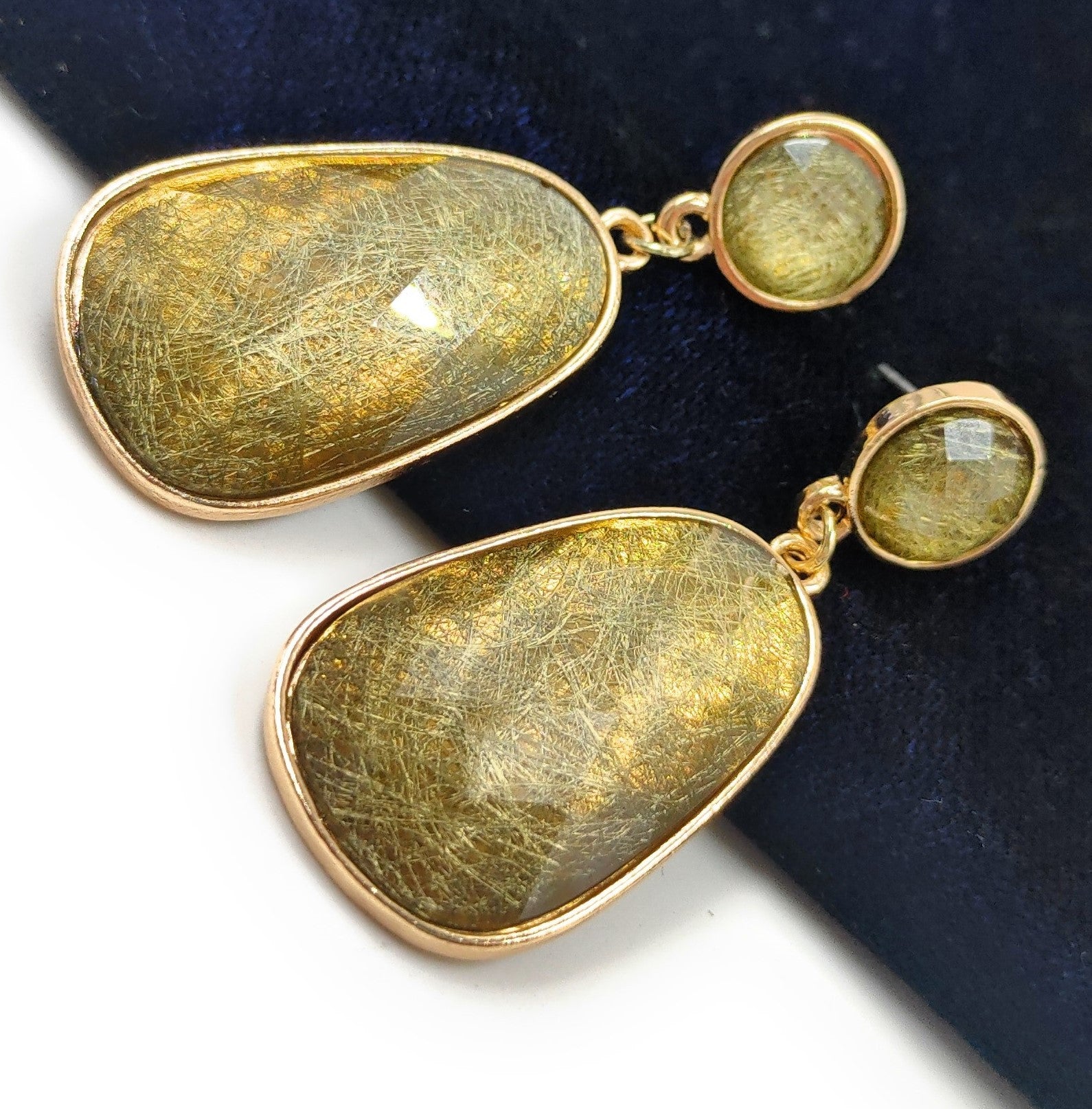 Unique Finish Classy Earing