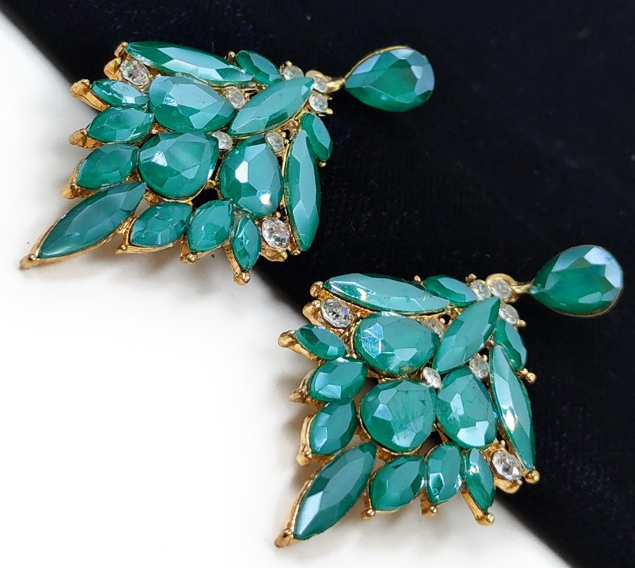 Magnetic Glam Classy Dangler Earing