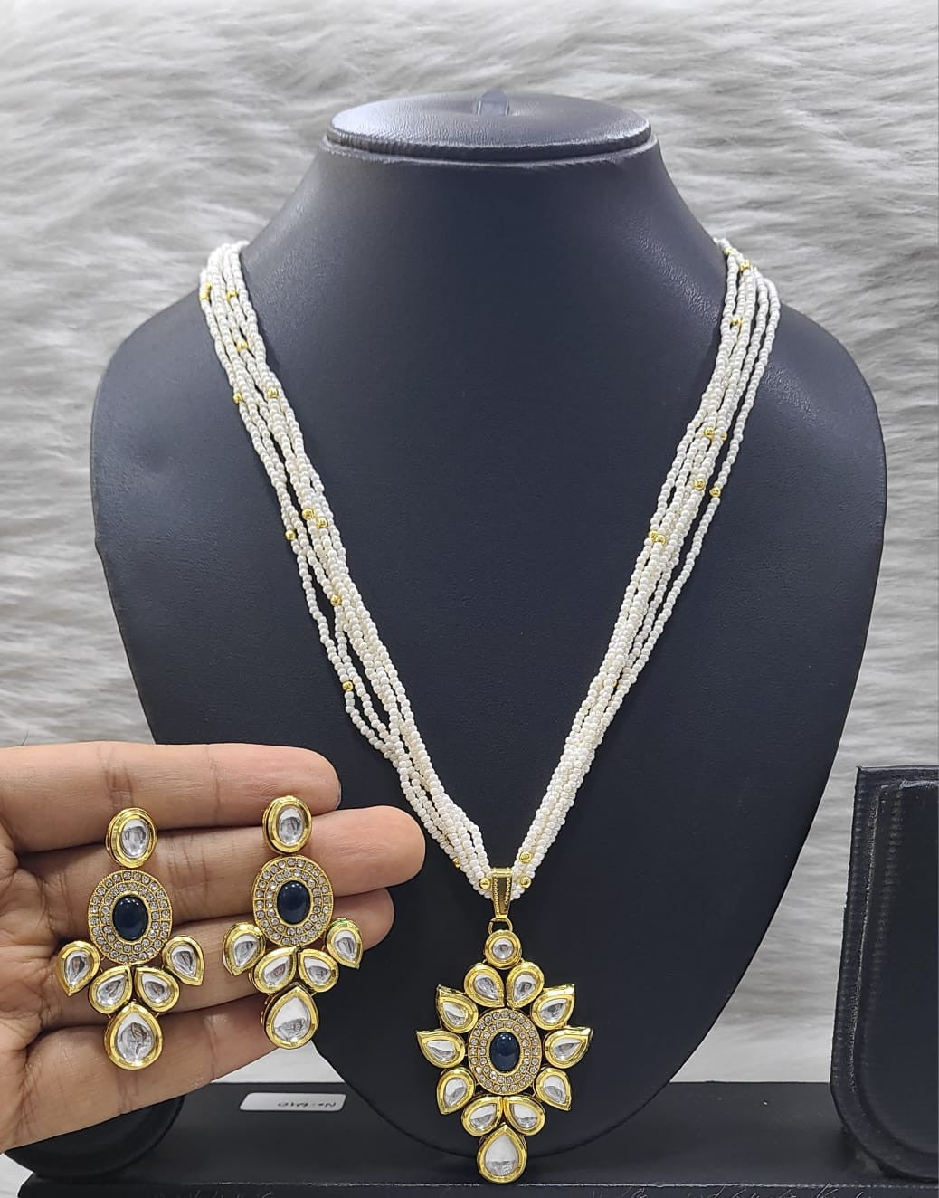 Regal Beauty Kundan Pendant necklace earring set