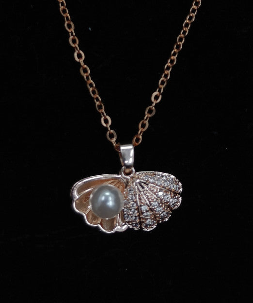 Subtle Balance Pendant Chain Necklace