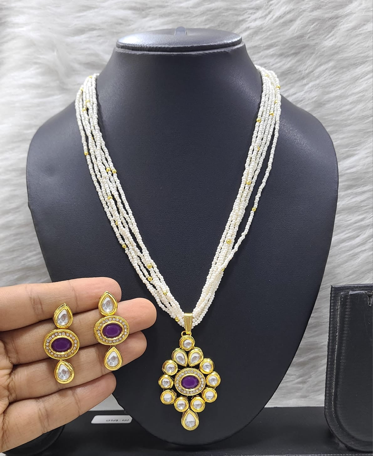 Sparkling Expression Kundan Pendant with necklace earring set