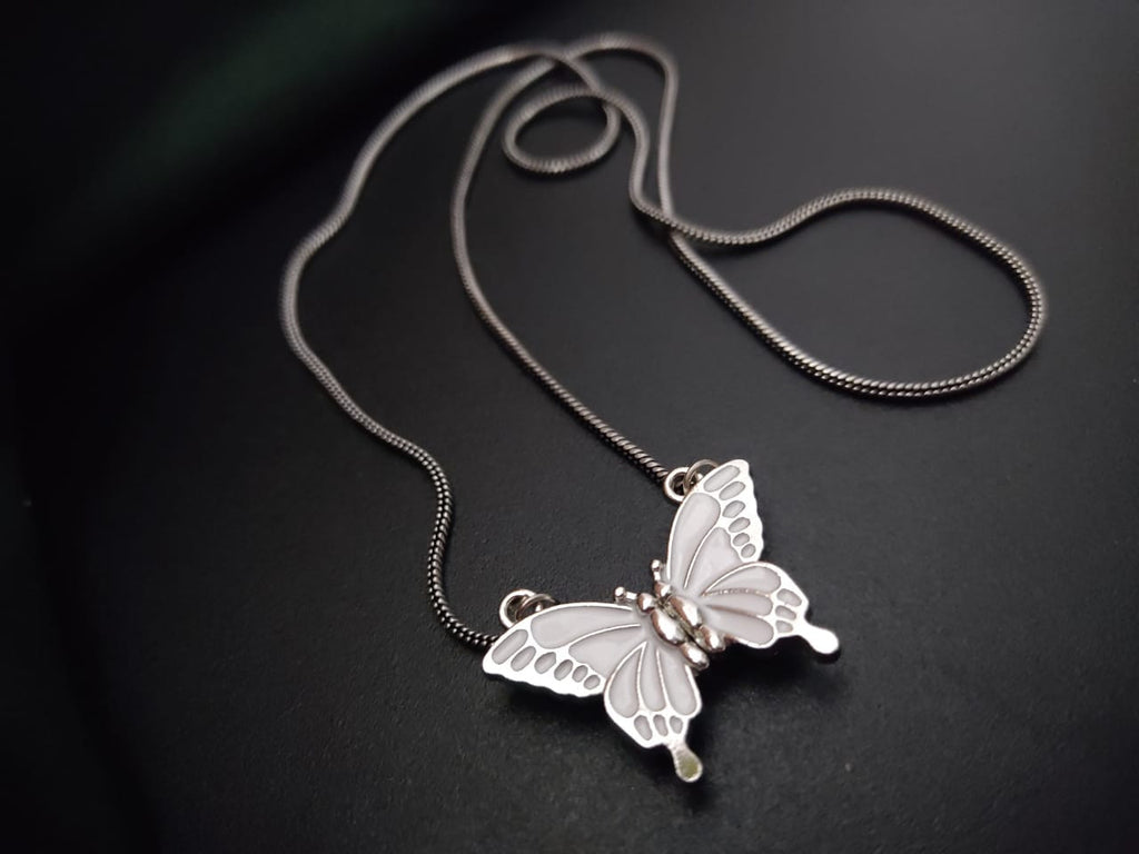 Royal Presence Western Chain Pendant Magnetic Butterfly