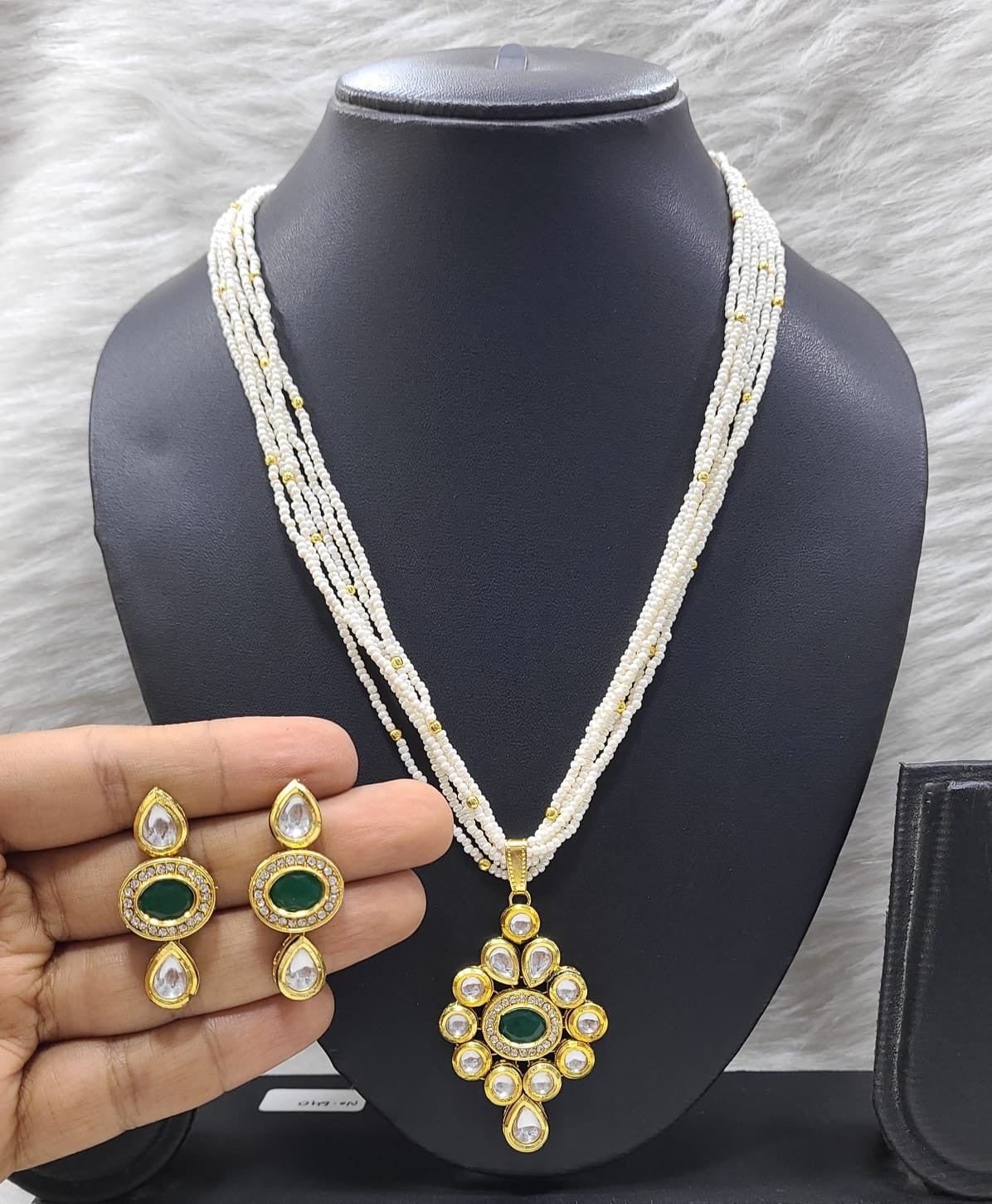 Royal Symphony Kundan Pendant with necklace earring set