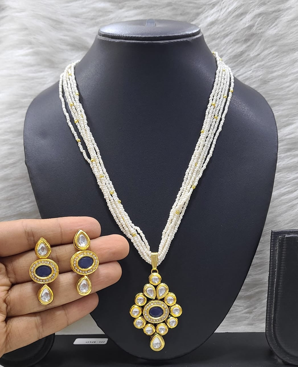 Divine Glow Kundan Pendant with necklace earring set