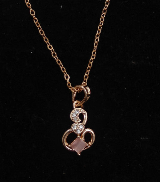 Alluring Expression Pendant Chain Necklace