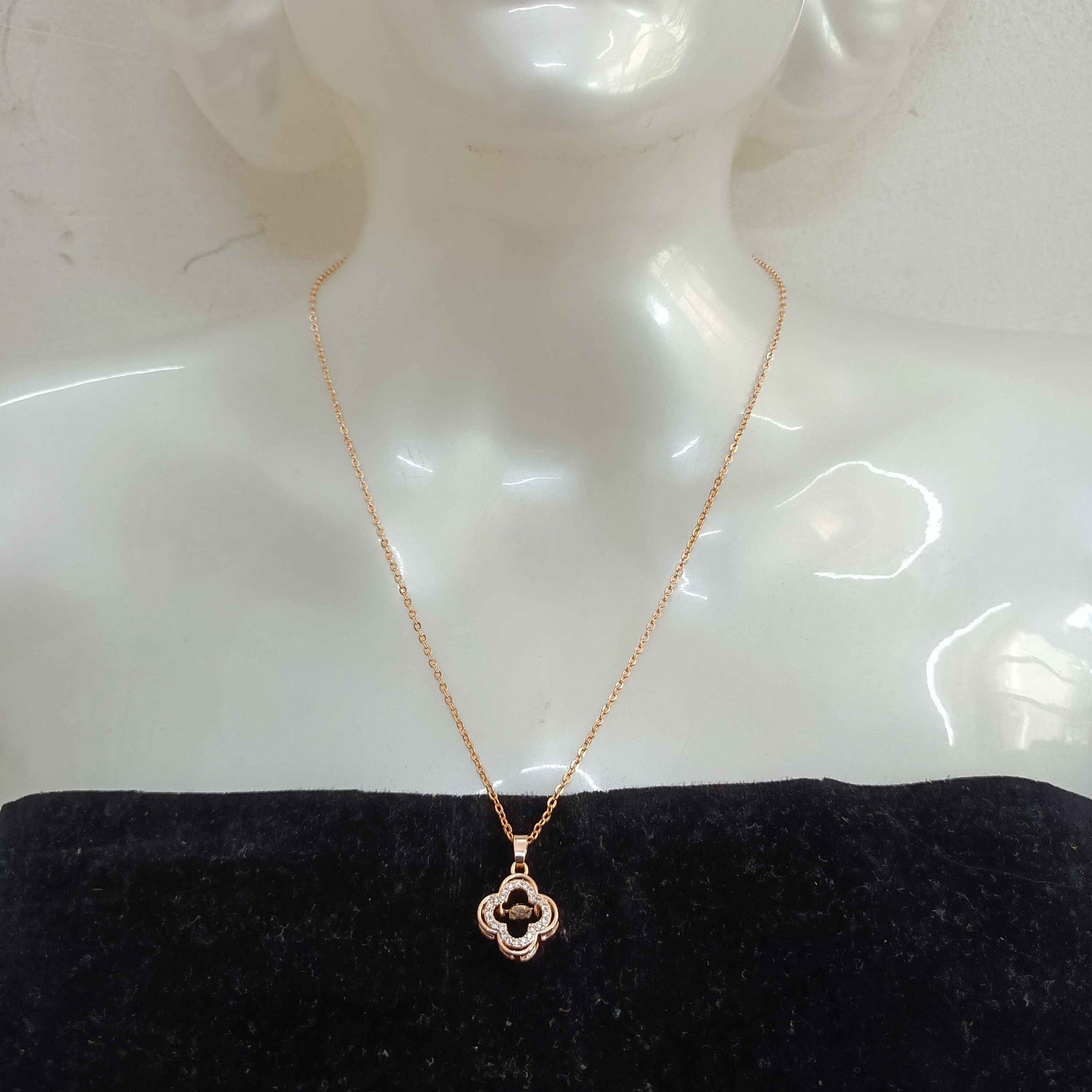 Flower rosegold pendant necklace for women and girls