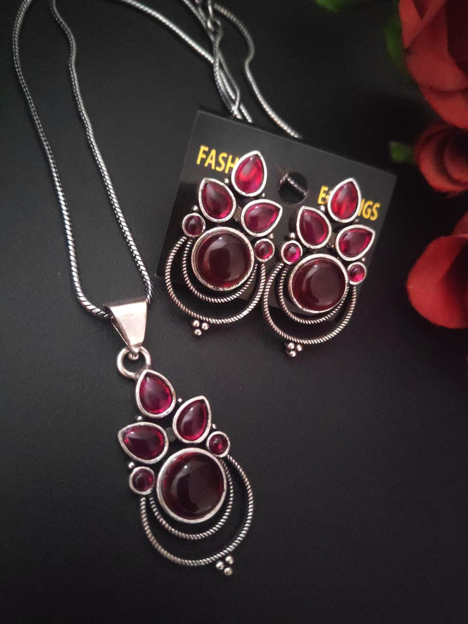 Exquisite Appeal Classy Pendant Necklace Set