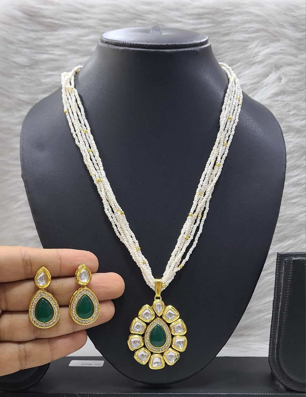 Classic Vision Kundan Pendant necklace earring set