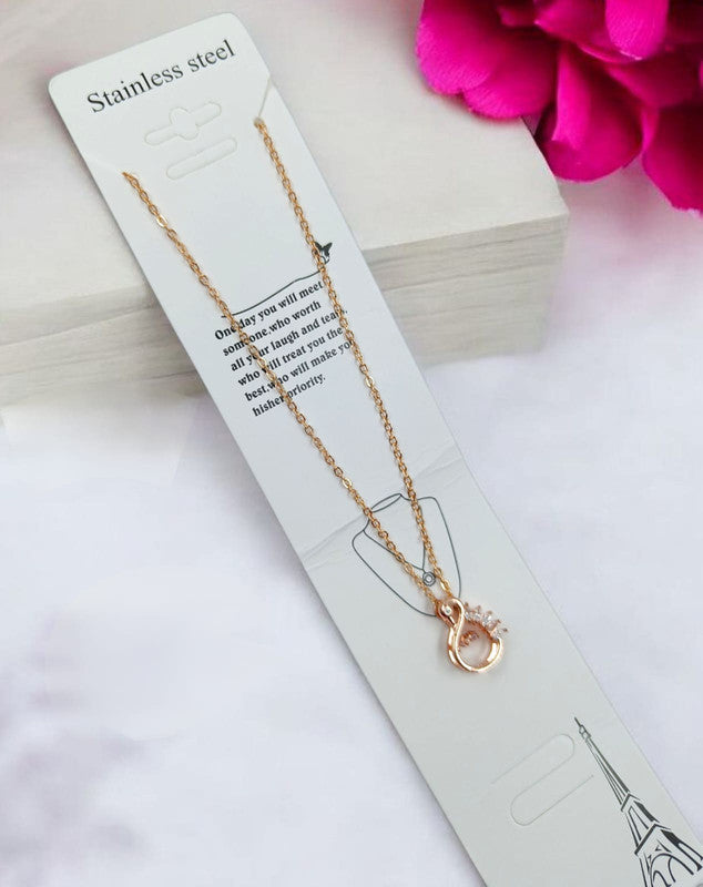 Luxurious Edge Pendant Chain Necklace