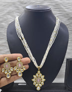 Sophisticated Form Kundan Pendant necklace earring set