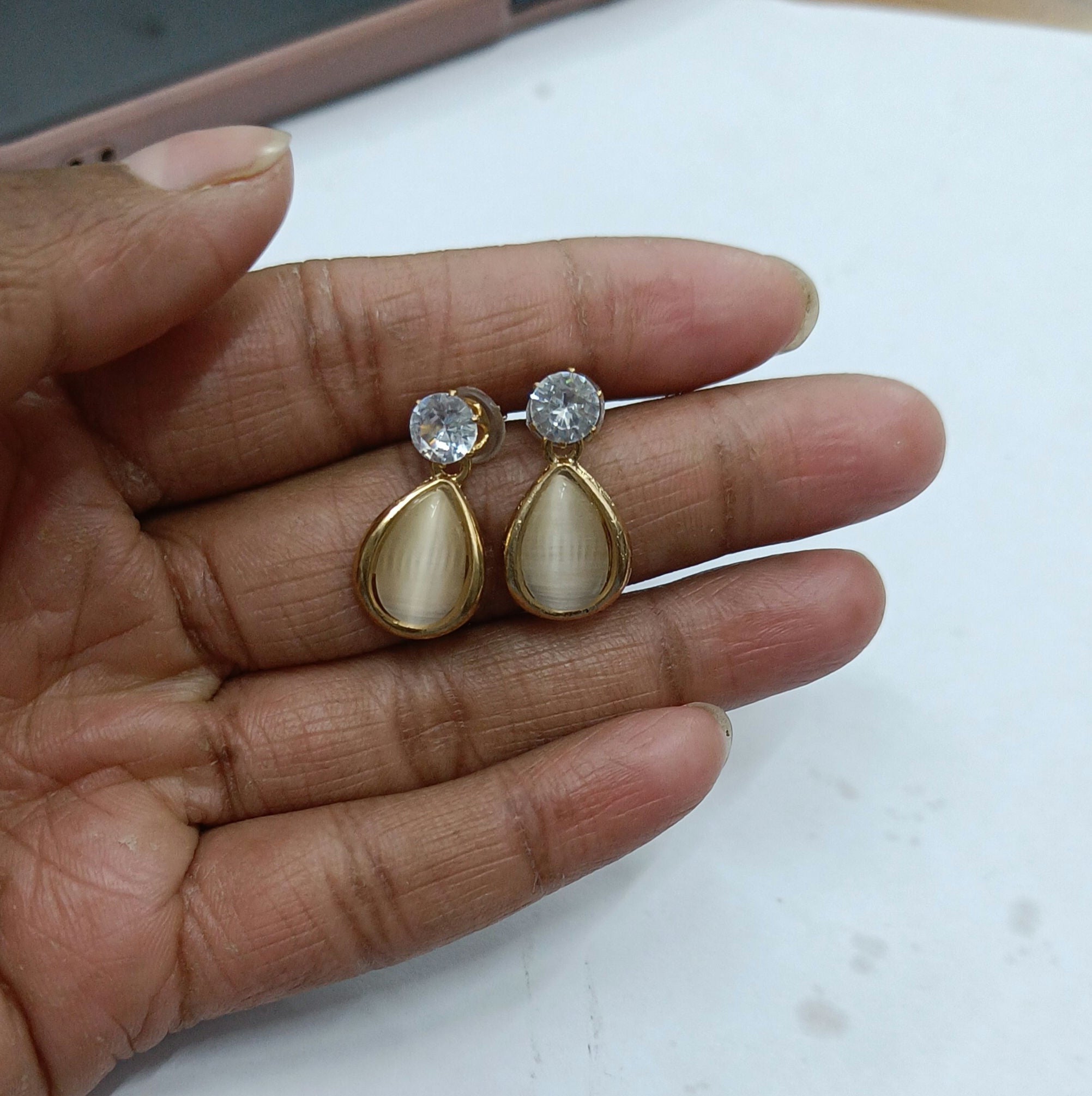 Stylish Golden Teardrop Earring