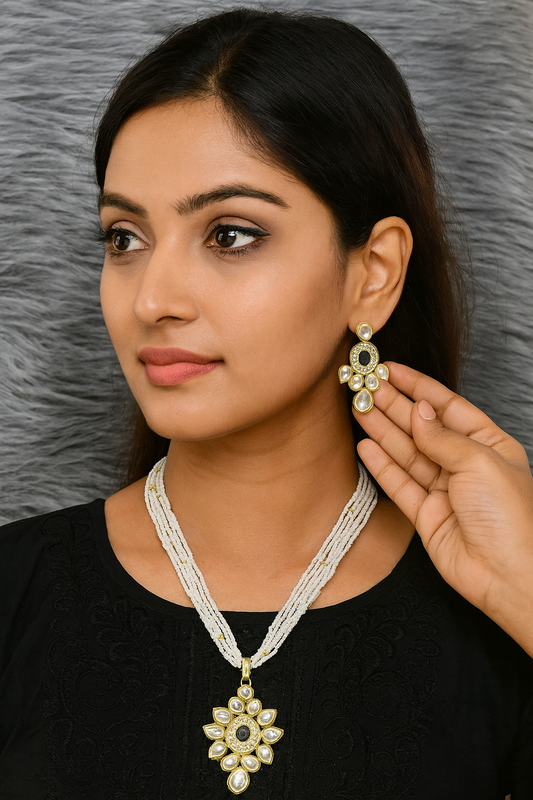 Regal Beauty Kundan Pendant necklace earring set