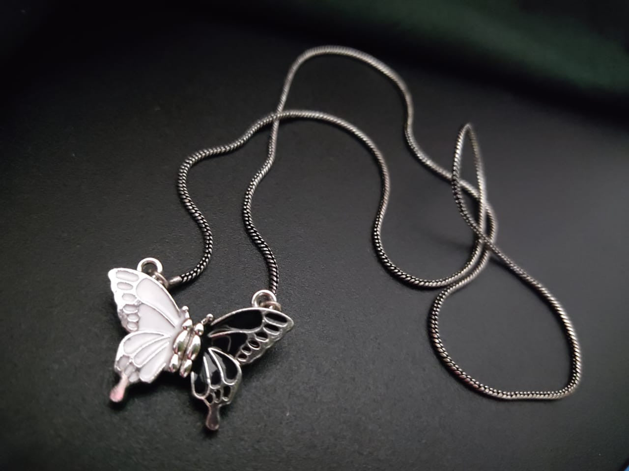 Delicate Twist Magnetic Pendant Necklace Set