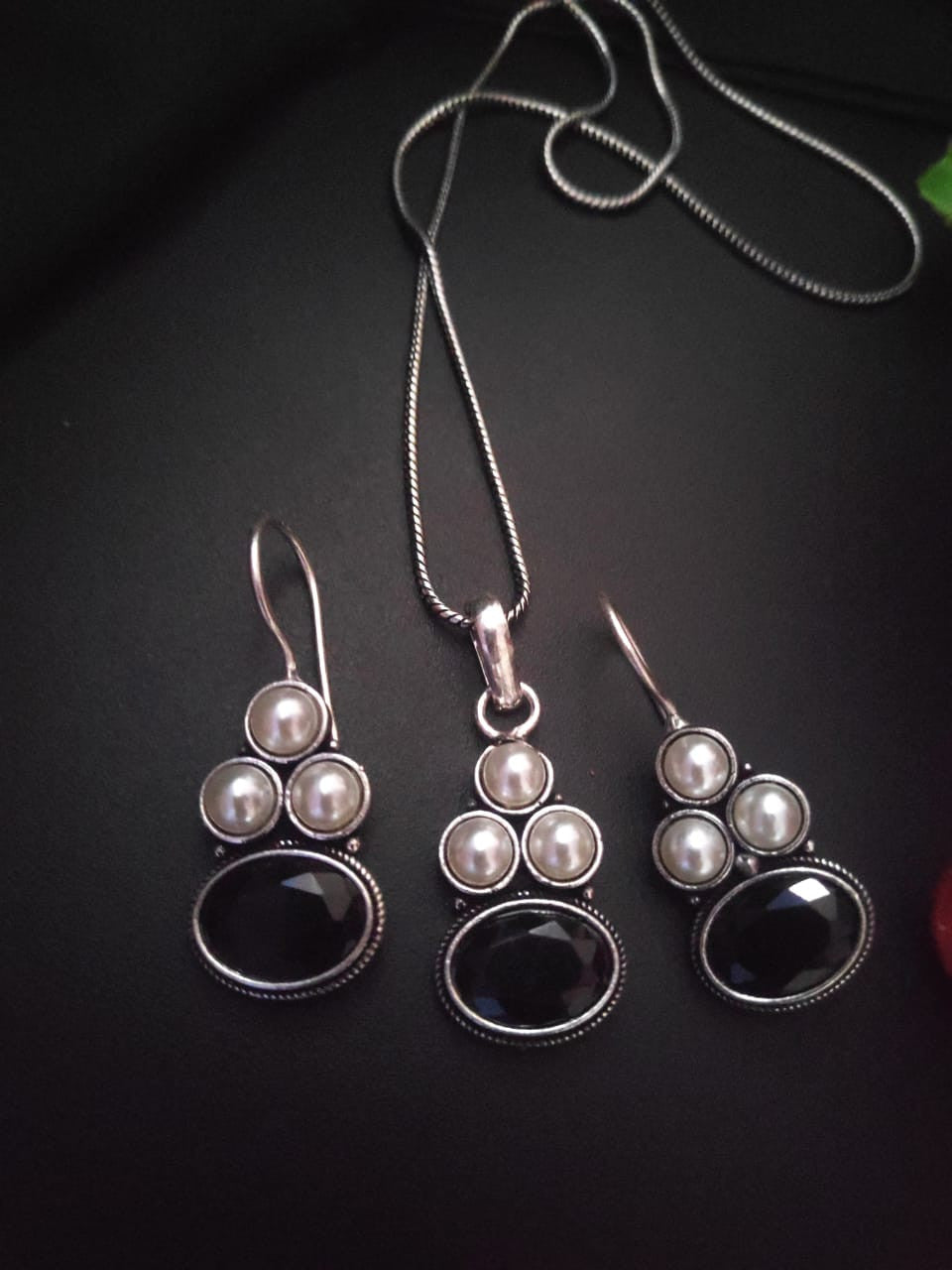 Vintage Touch GS Pendant Necklace Set