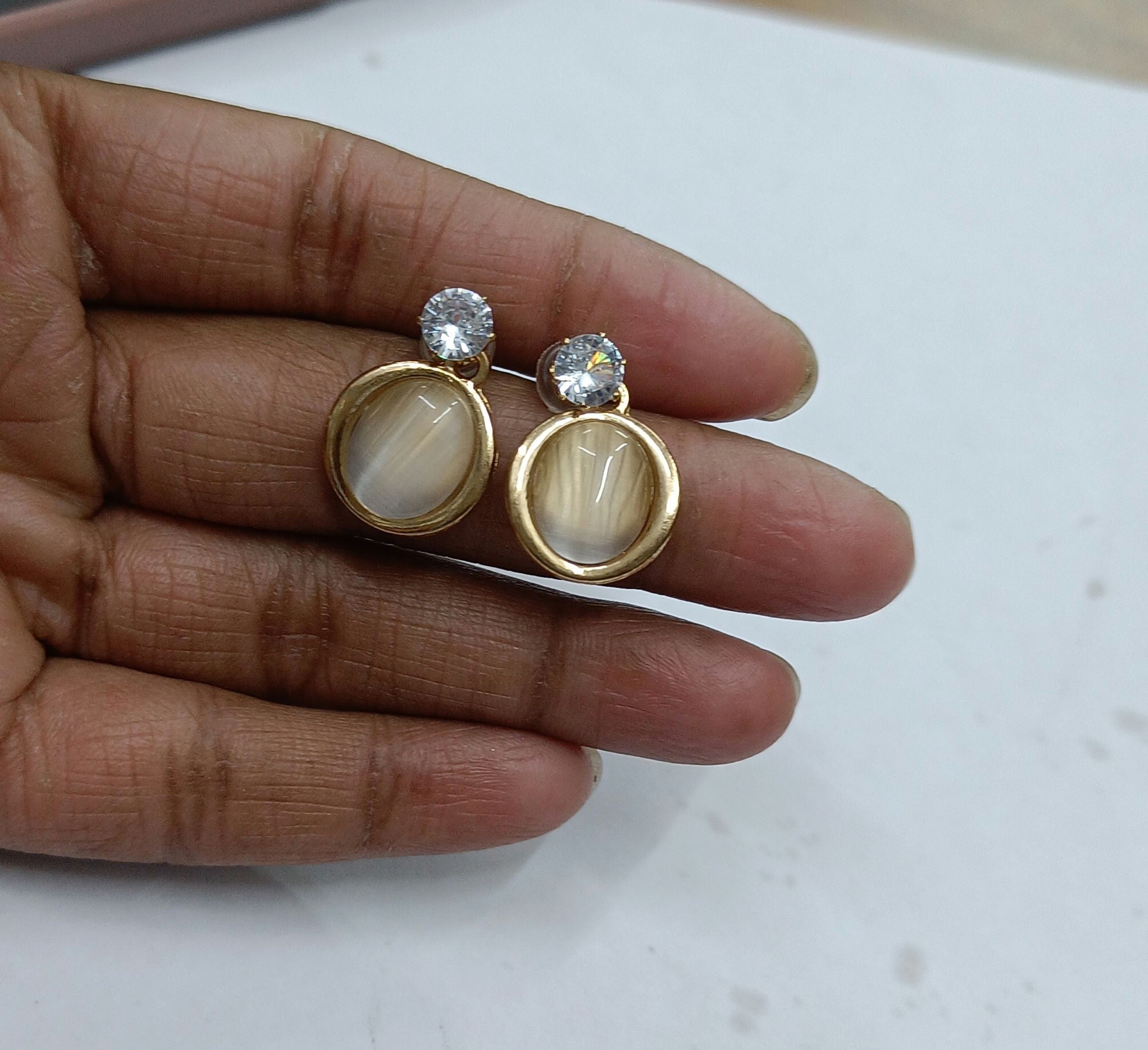 Elegant Golden Teardrop Earring