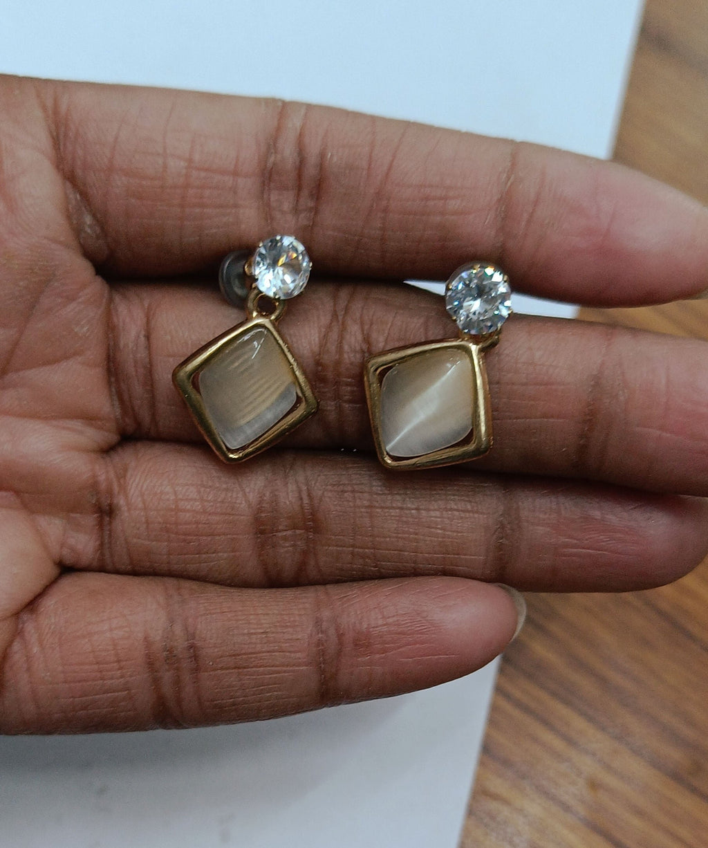 Classic Golden Teardrop Earring