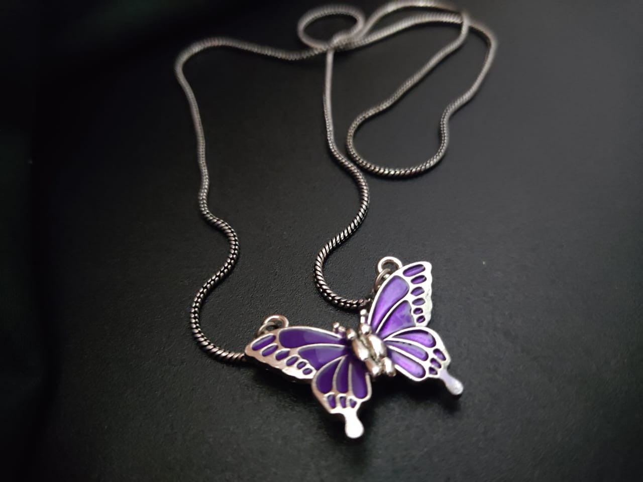 Ethereal Detail Magnetic Pendant Necklace Set