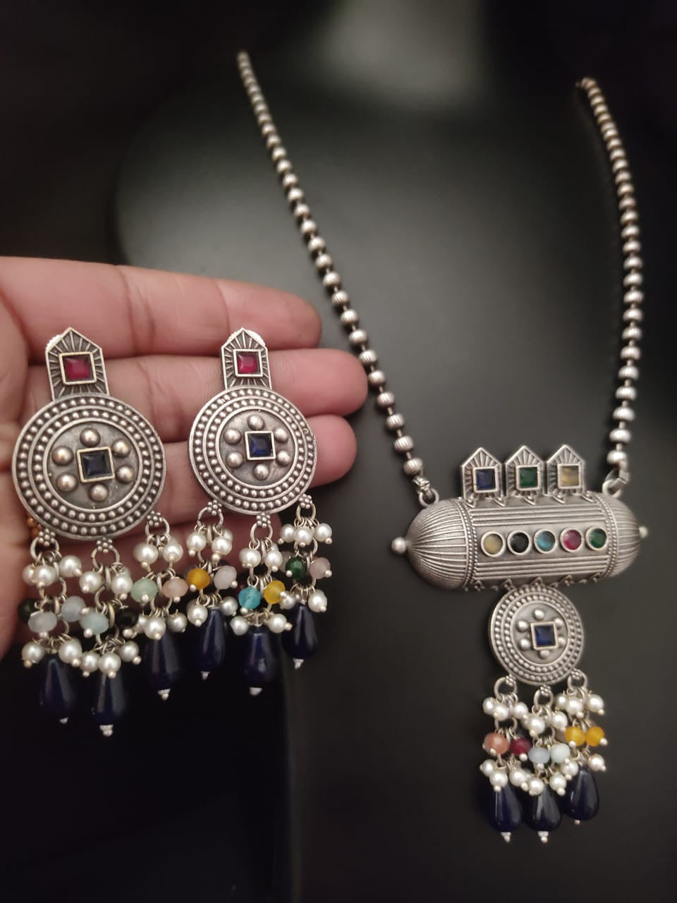 Timeless Design Stylish Pendant Set