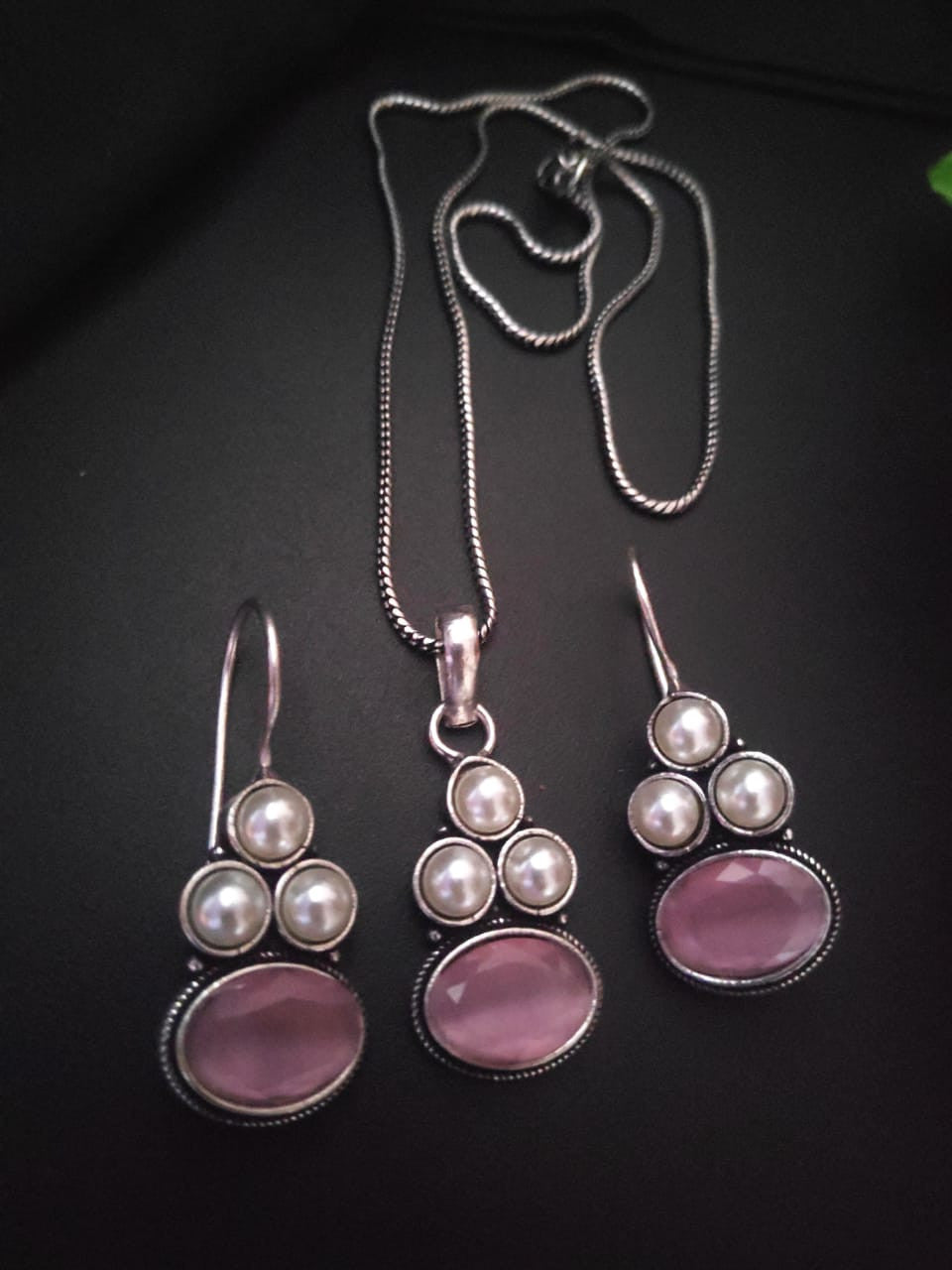 Fine Touch Classy Pendant Necklace Set
