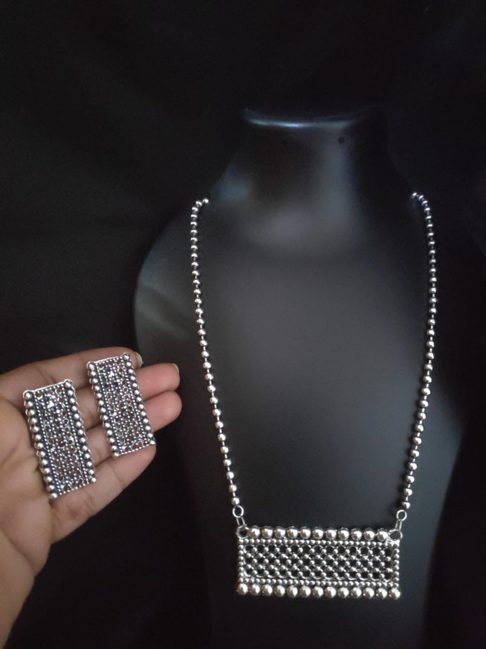 Sparkling Balance Oxidise pendant set