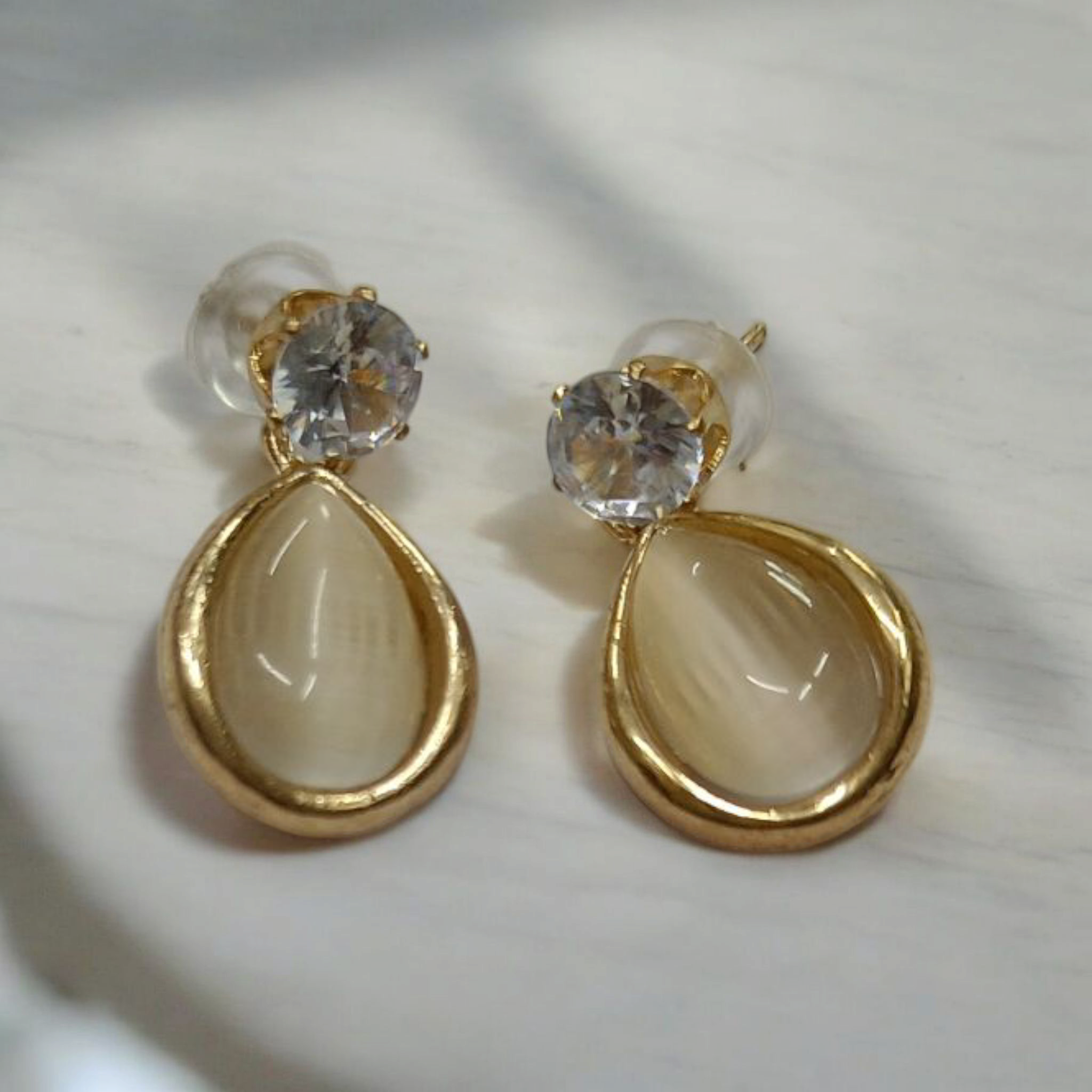 Stylish Golden Teardrop Earring