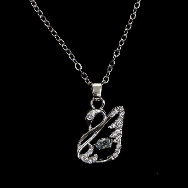 Graceful Pattern Pendant Chain Necklace