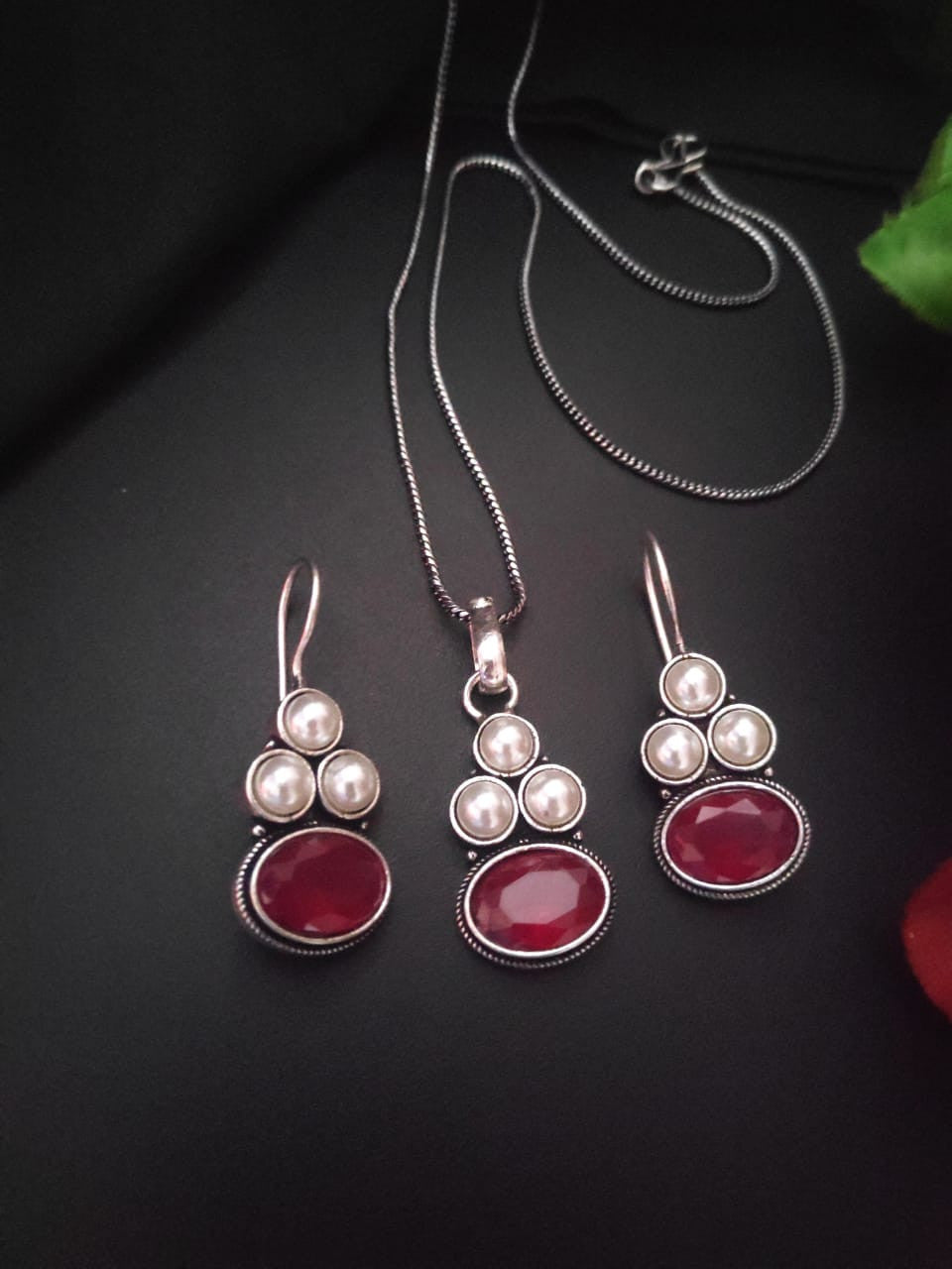 Opulent Beauty Classy GS Pendant Necklace Set