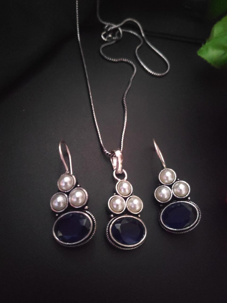 Fine Elegance Classy Pendant Necklace Set